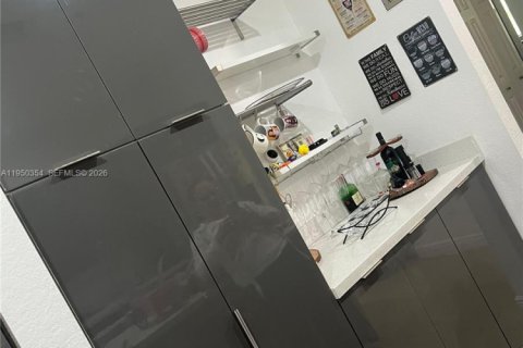 Townhouse in Pembroke Pines, Florida 3 bedrooms, 213.68 sq.m. № 2005870 - photo 13