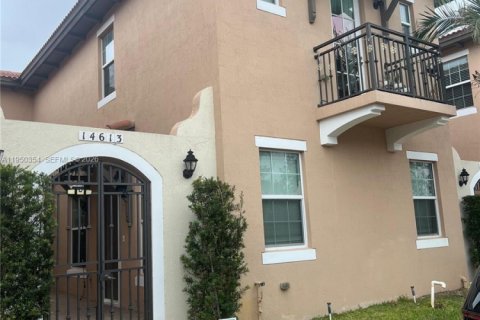 Townhouse in Pembroke Pines, Florida 3 bedrooms, 213.68 sq.m. № 2005870 - photo 2