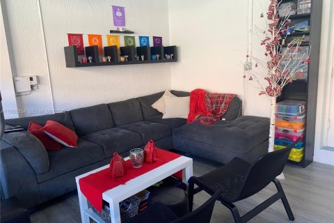 Townhouse in Pembroke Pines, Florida 3 bedrooms, 213.68 sq.m. № 2005870 - photo 7