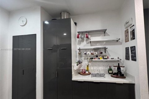 Townhouse in Pembroke Pines, Florida 3 bedrooms, 213.68 sq.m. № 2005870 - photo 12