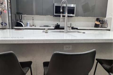 Townhouse in Pembroke Pines, Florida 3 bedrooms, 213.68 sq.m. № 2005870 - photo 14