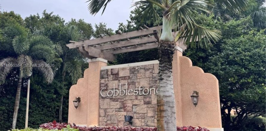 Townhouse in Pembroke Pines, Florida 3 bedrooms, 213.68 sq.m. № 2005870