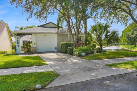 House in Coconut Creek, Florida 3 bedrooms, 153.57 sq.m. № 2272045
