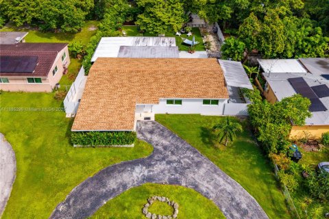 Casa en alquiler en North Miami Beach, Florida, 3 dormitorios, 153.29 m2 № 1932524 - foto 30