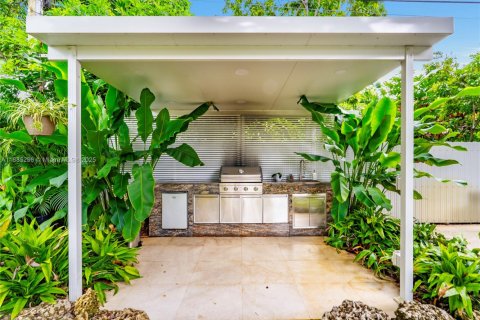 Casa en alquiler en North Miami Beach, Florida, 3 dormitorios, 153.29 m2 № 1932524 - foto 24