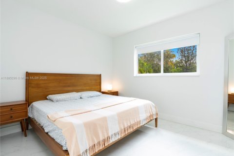 Casa en alquiler en North Miami Beach, Florida, 3 dormitorios, 153.29 m2 № 1932524 - foto 14