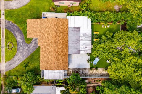 Casa en alquiler en North Miami Beach, Florida, 3 dormitorios, 153.29 m2 № 1932524 - foto 29