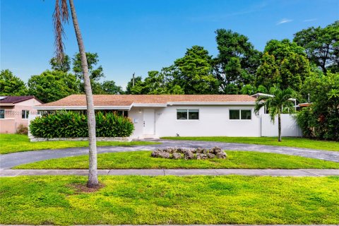 Casa en alquiler en North Miami Beach, Florida, 3 dormitorios, 153.29 m2 № 1932524 - foto 28