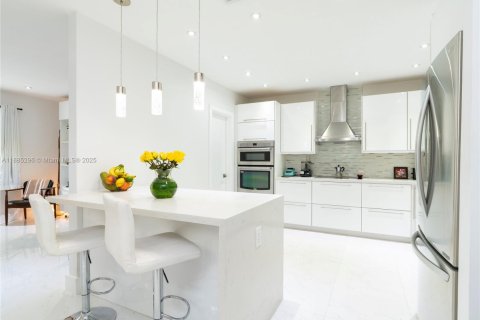 Casa en alquiler en North Miami Beach, Florida, 3 dormitorios, 153.29 m2 № 1932524 - foto 8