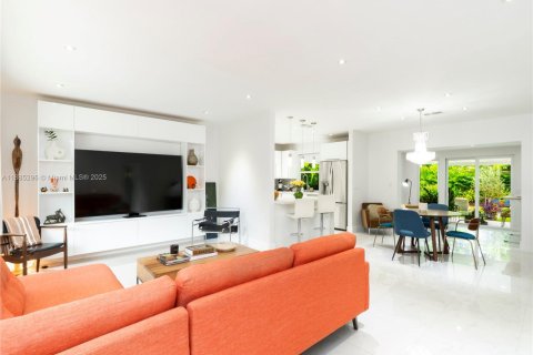 Casa en alquiler en North Miami Beach, Florida, 3 dormitorios, 153.29 m2 № 1932524 - foto 7