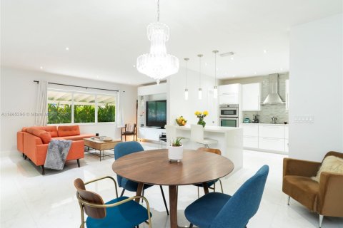 Casa en alquiler en North Miami Beach, Florida, 3 dormitorios, 153.29 m2 № 1932524 - foto 5