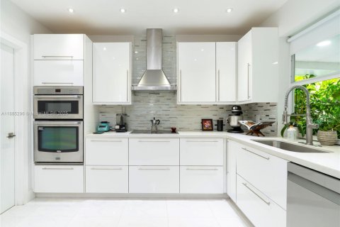 Casa en alquiler en North Miami Beach, Florida, 3 dormitorios, 153.29 m2 № 1932524 - foto 9