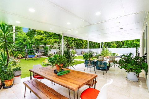 Casa en alquiler en North Miami Beach, Florida, 3 dormitorios, 153.29 m2 № 1932524 - foto 2