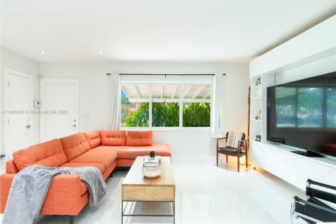 Casa en alquiler en North Miami Beach, Florida, 3 dormitorios, 153.29 m2 № 1932524 - foto 3