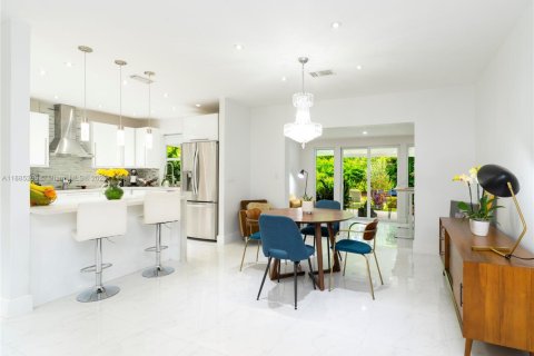 Casa en alquiler en North Miami Beach, Florida, 3 dormitorios, 153.29 m2 № 1932524 - foto 6