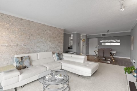 Condominio en venta en Aventura, Florida, 2 dormitorios, 101.36 m2 № 2000728 - foto 4