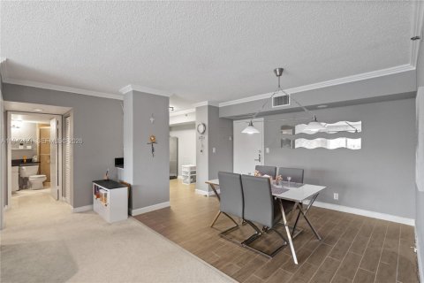 Condominio en venta en Aventura, Florida, 2 dormitorios, 101.36 m2 № 2000728 - foto 12