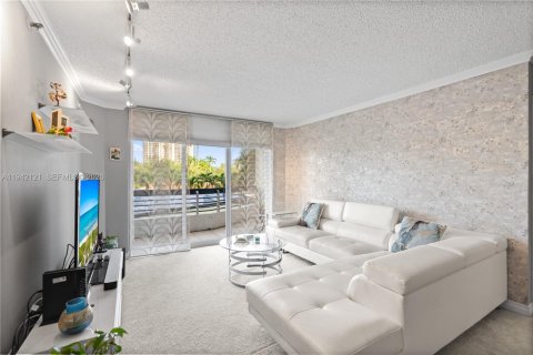 Condominio en venta en Aventura, Florida, 2 dormitorios, 101.36 m2 № 2000728 - foto 3