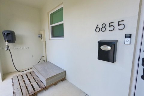 Townhouse in Hialeah, Florida 3 bedrooms, 149.2 sq.m. № 1954211 - photo 4
