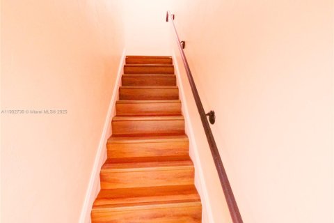 Townhouse in Hialeah, Florida 3 bedrooms, 149.2 sq.m. № 1954211 - photo 21