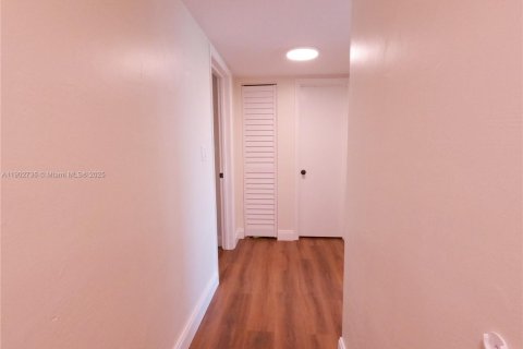 Townhouse in Hialeah, Florida 3 bedrooms, 149.2 sq.m. № 1954211 - photo 22