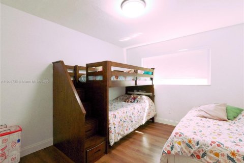 Townhouse in Hialeah, Florida 3 bedrooms, 149.2 sq.m. № 1954211 - photo 25