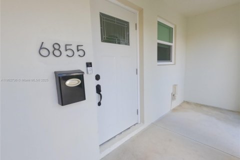 Townhouse in Hialeah, Florida 3 bedrooms, 149.2 sq.m. № 1954211 - photo 5