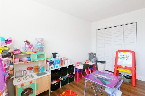 Townhouse in Hialeah, Florida 3 bedrooms, 149.2 sq.m. № 1954211 - photo 24