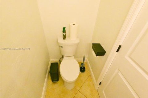 Townhouse in Hialeah, Florida 3 bedrooms, 149.2 sq.m. № 1954211 - photo 16