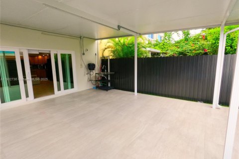 Townhouse in Hialeah, Florida 3 bedrooms, 149.2 sq.m. № 1954211 - photo 14