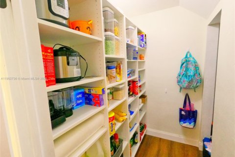 Townhouse in Hialeah, Florida 3 bedrooms, 149.2 sq.m. № 1954211 - photo 9