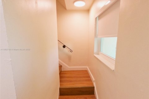 Townhouse in Hialeah, Florida 3 bedrooms, 149.2 sq.m. № 1954211 - photo 20