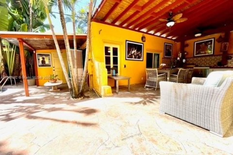 Villa ou maison à louer à Miami, Floride: 4 chambres, 255.3 m2 № 1898164 - photo 25
