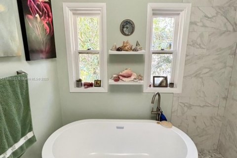 Villa ou maison à louer à Miami, Floride: 4 chambres, 255.3 m2 № 1898164 - photo 15