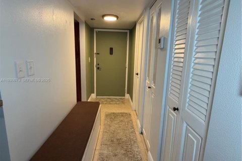 Condominio en venta en Pembroke Pines, Florida, 1 dormitorio, 72.46 m2 № 1989824 - foto 2