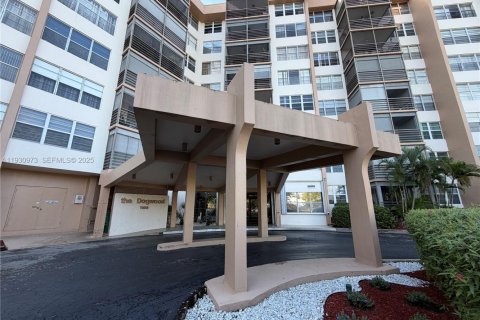 Condominio en venta en Pembroke Pines, Florida, 1 dormitorio, 72.46 m2 № 1989824 - foto 18