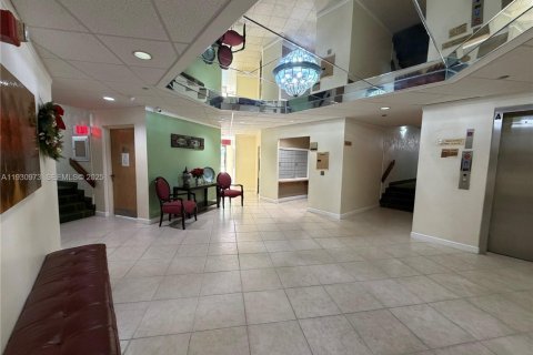 Condominio en venta en Pembroke Pines, Florida, 1 dormitorio, 72.46 m2 № 1989824 - foto 23