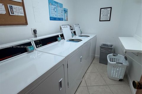 Condominio en venta en Pembroke Pines, Florida, 1 dormitorio, 72.46 m2 № 1989824 - foto 21