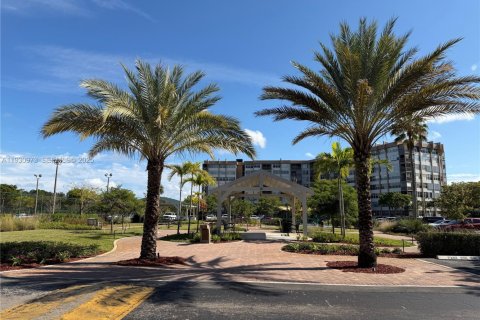 Condominio en venta en Pembroke Pines, Florida, 1 dormitorio, 72.46 m2 № 1989824 - foto 24