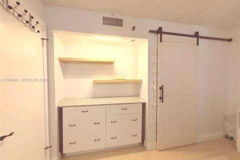 Condominio en venta en Pembroke Pines, Florida, 1 dormitorio, 72.46 m2 № 1989824 - foto 10