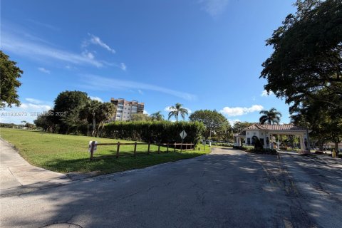 Condominio en venta en Pembroke Pines, Florida, 1 dormitorio, 72.46 m2 № 1989824 - foto 25