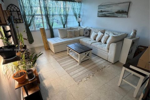 Condominio en venta en Pembroke Pines, Florida, 1 dormitorio, 72.46 m2 № 1989824 - foto 6