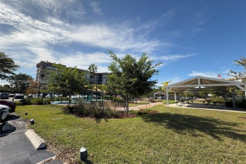 Condominio en venta en Pembroke Pines, Florida, 1 dormitorio, 72.46 m2 № 1989824 - foto 26
