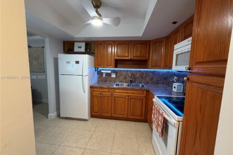 Condominio en venta en Pembroke Pines, Florida, 1 dormitorio, 72.46 m2 № 1989824 - foto 5