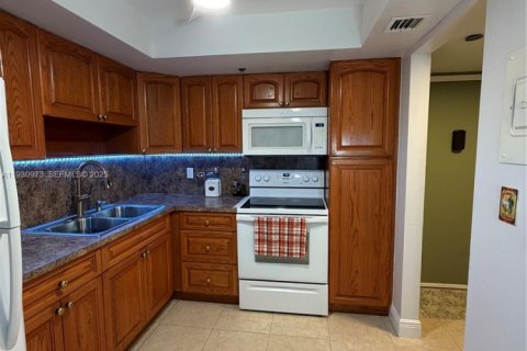 Condominio en venta en Pembroke Pines, Florida, 1 dormitorio, 72.46 m2 № 1989824 - foto 4