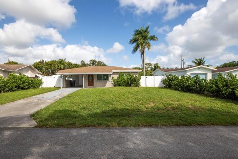House in Delray Beach, Florida 3 bedrooms, 86.12 sq.m. № 2433609 - photo 2