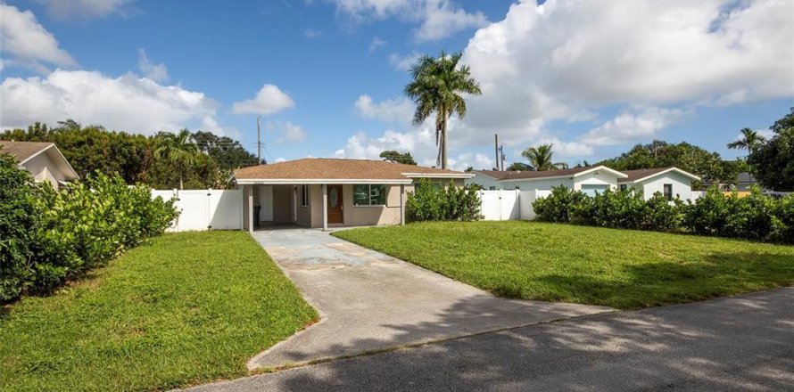 House in Delray Beach, Florida 3 bedrooms, 86.12 sq.m. № 2433609