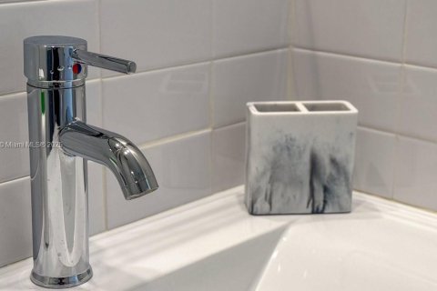 Снять в аренду кондоминиум в Лодердейл-бай-те-Си, Флорида 2 спальни, 92.9м2, № 2019520 - фото 27