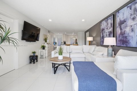 Снять в аренду кондоминиум в Лодердейл-бай-те-Си, Флорида 2 спальни, 92.9м2, № 2019520 - фото 15