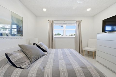 Снять в аренду кондоминиум в Лодердейл-бай-те-Си, Флорида 2 спальни, 92.9м2, № 2019520 - фото 24